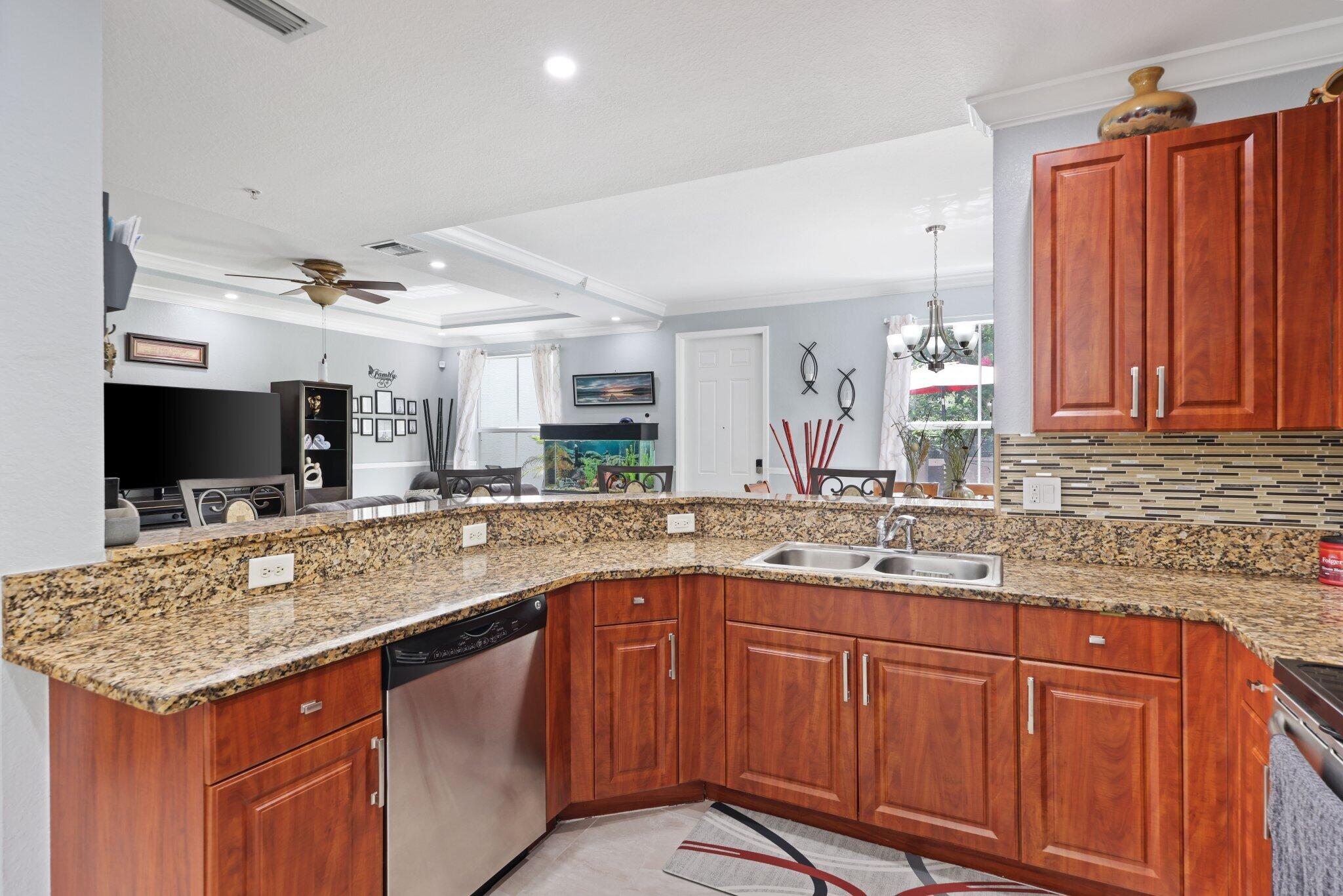PALOMA LAKES CONDOMINIUM - Residential