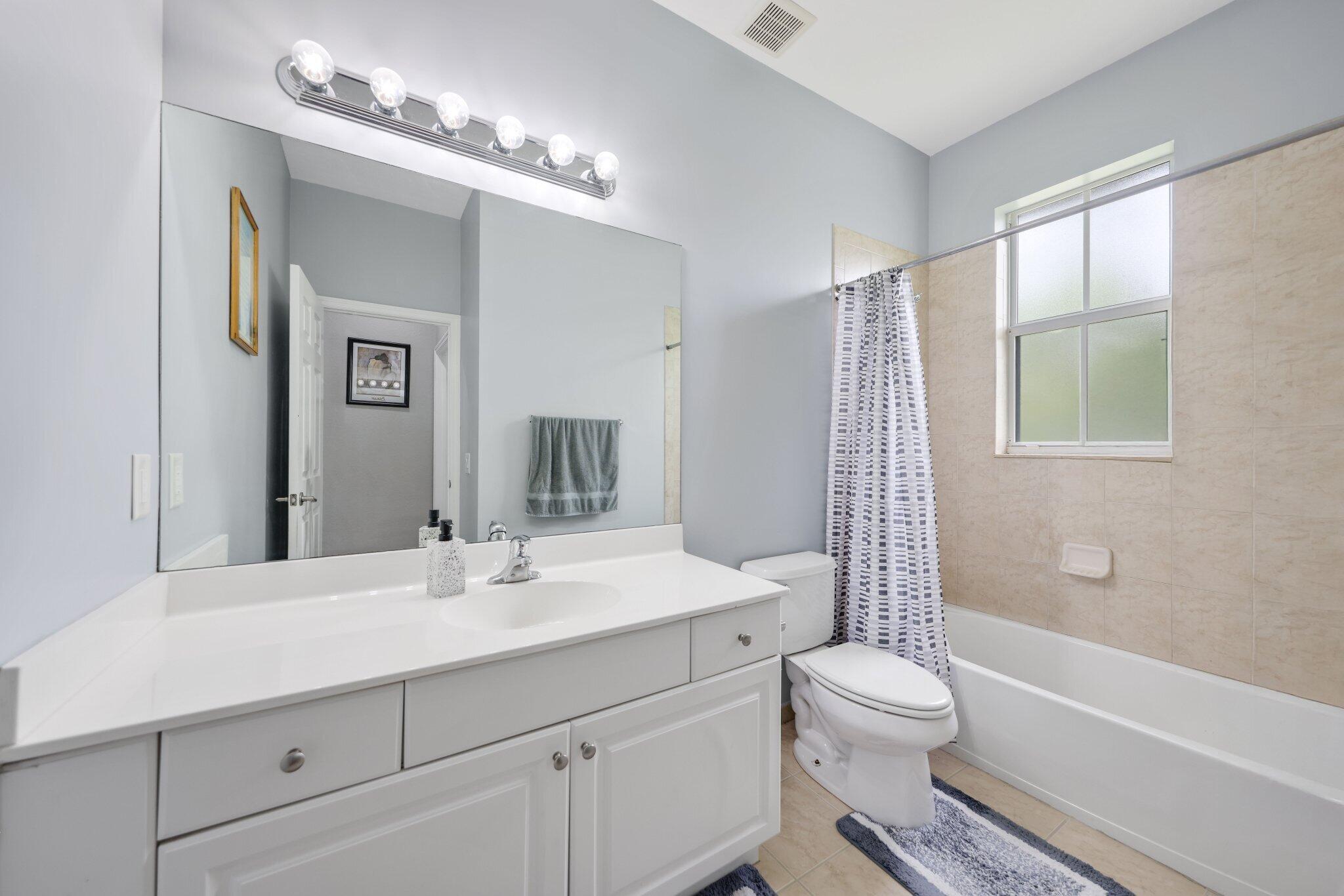 PALOMA LAKES CONDOMINIUM - Residential