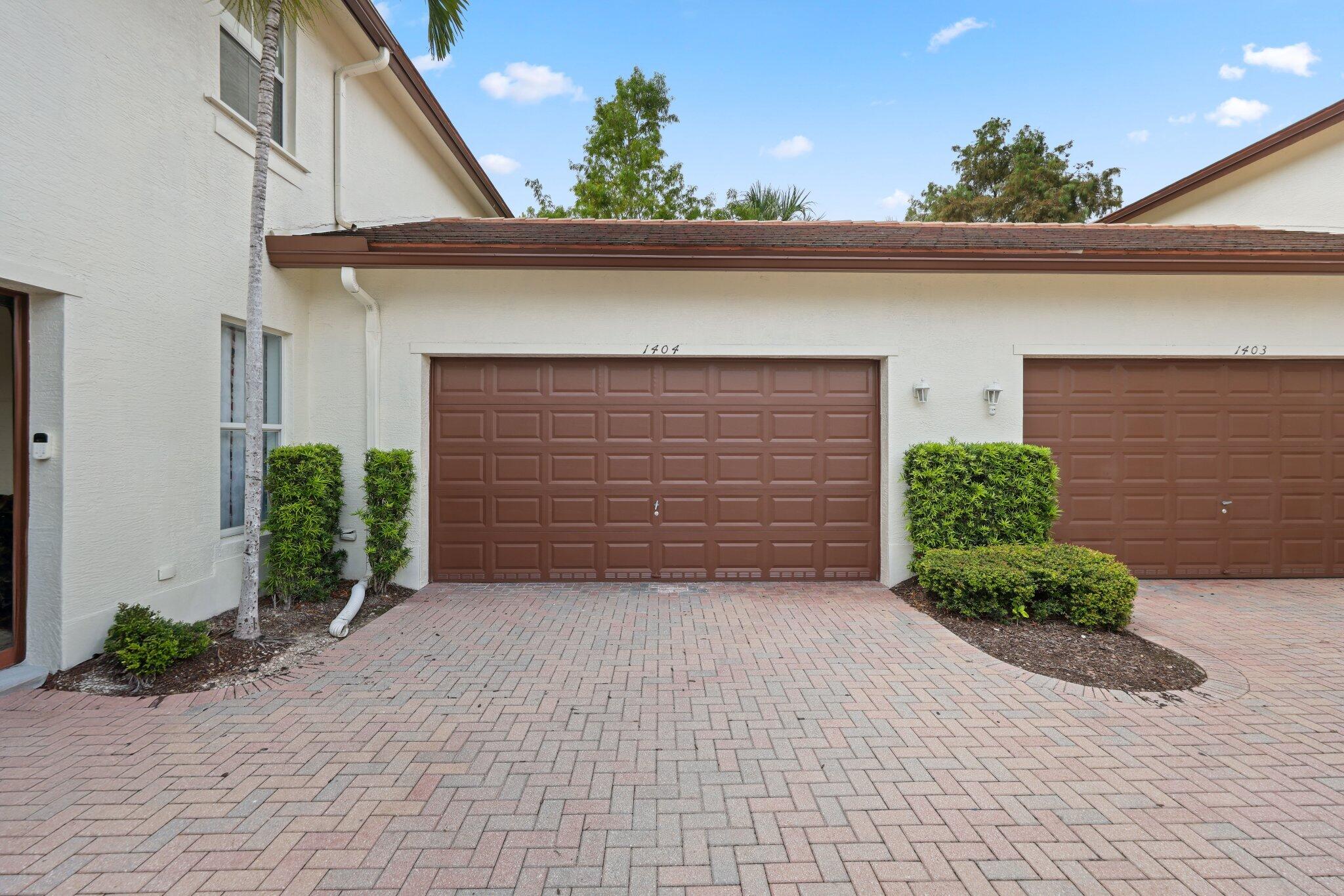 PALOMA LAKES CONDOMINIUM - Residential