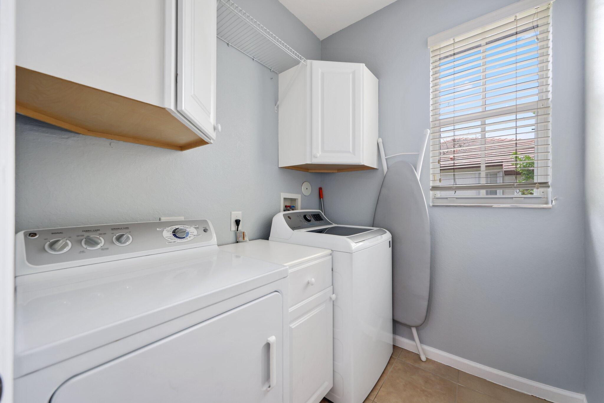 PALOMA LAKES CONDOMINIUM - Residential