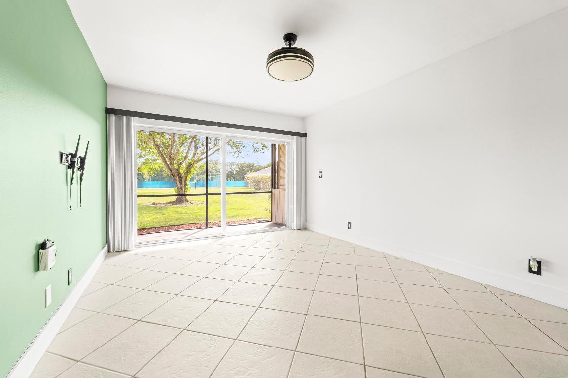 VILLAGE GREEN OF BOCA RATON CONDO - Residential