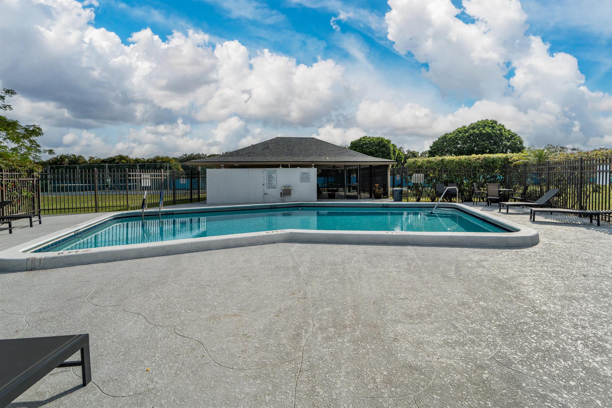 VILLAGE GREEN OF BOCA RATON CONDO - Residential