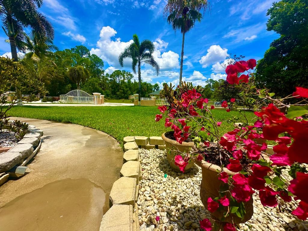 Photo of 17146 81st Lane N, Loxahatchee, FL 33470 (MLS # R10996204)