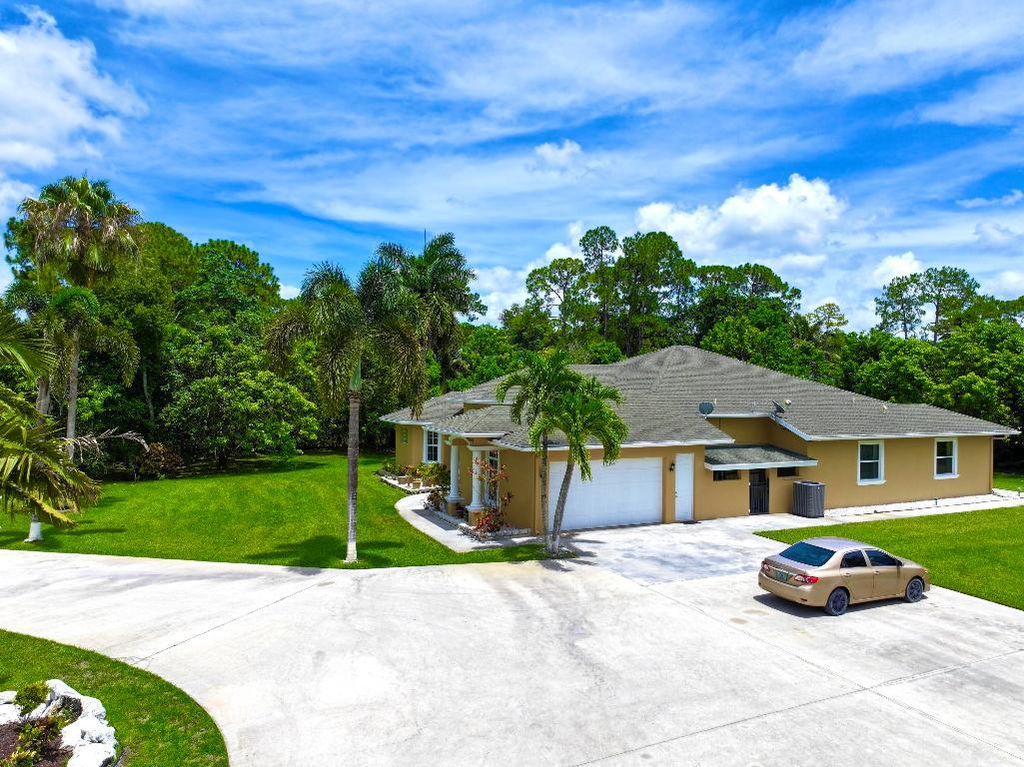 Photo of 17146 81st Lane N, Loxahatchee, FL 33470 (MLS # R10996204)
