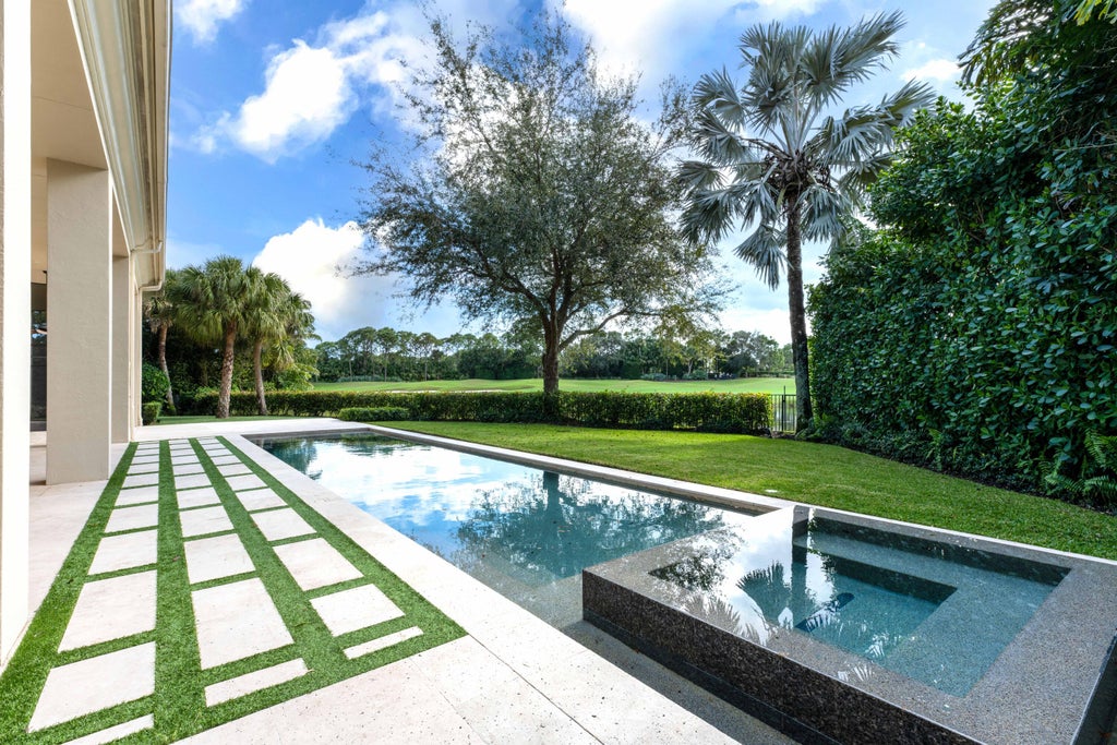 Photo of 116 Via Capri, Palm Beach Gardens, FL 33418 (MLS # R10951825)
