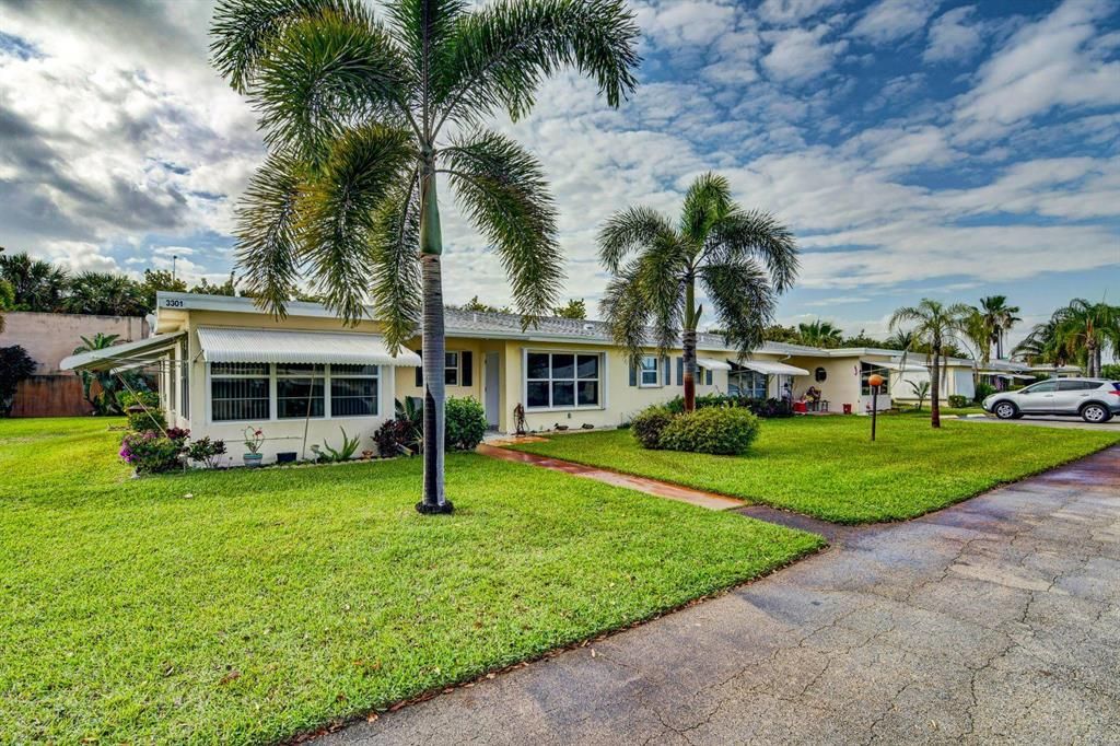 Photo of 3301 Valley Rd #B, Boynton Beach, FL 33435 (MLS # R10697535)