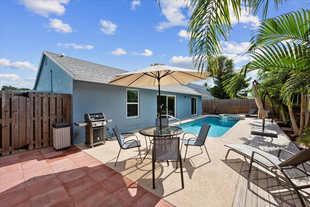 Photo of 6168 Ungerer Street, Jupiter, FL 33458 (MLS # R11088909)