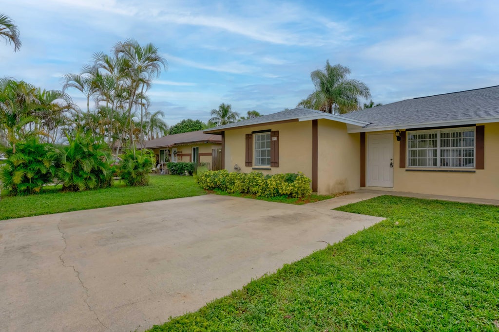 Photo of 4698 Arthur Street, Palm Beach Gardens, FL 33418 (MLS # B26038464)