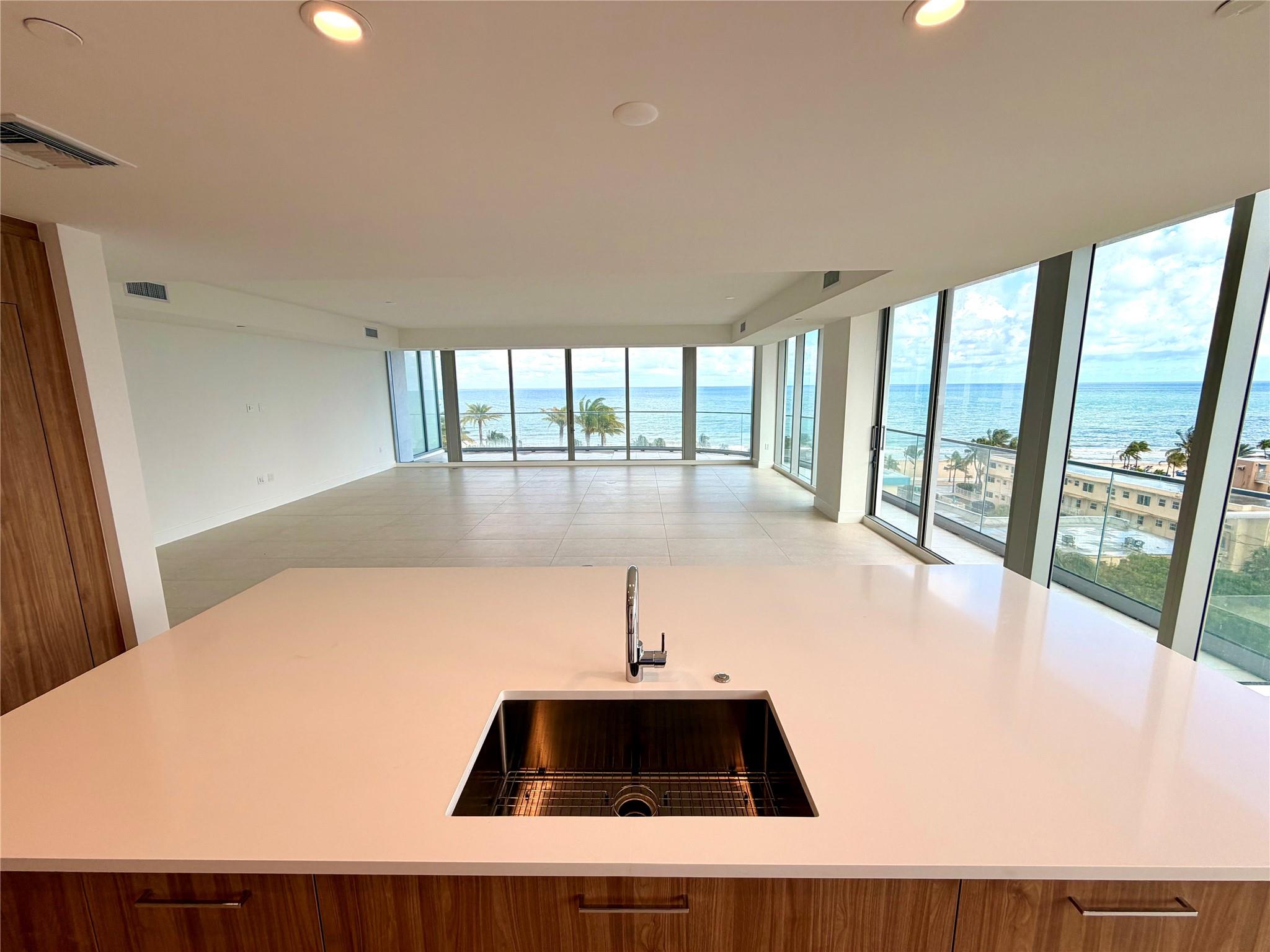 SELENE OCEANFRONT RESIDEN - Residential