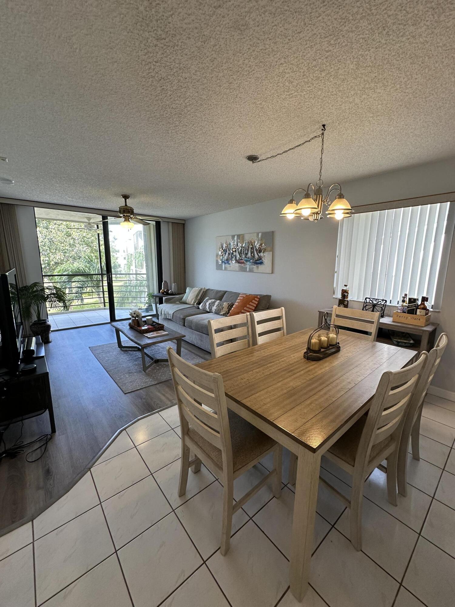 3138 Via Poinciana 317