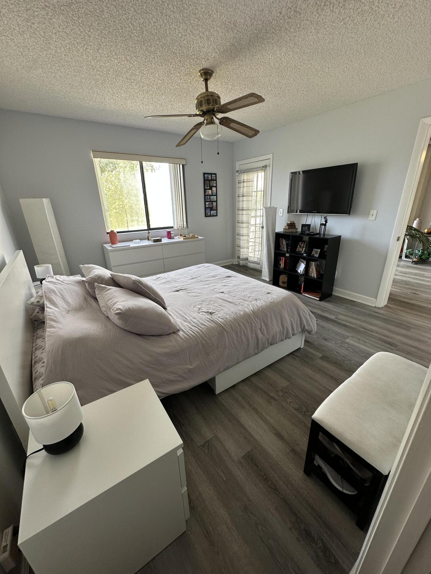 3138 Via Poinciana 317