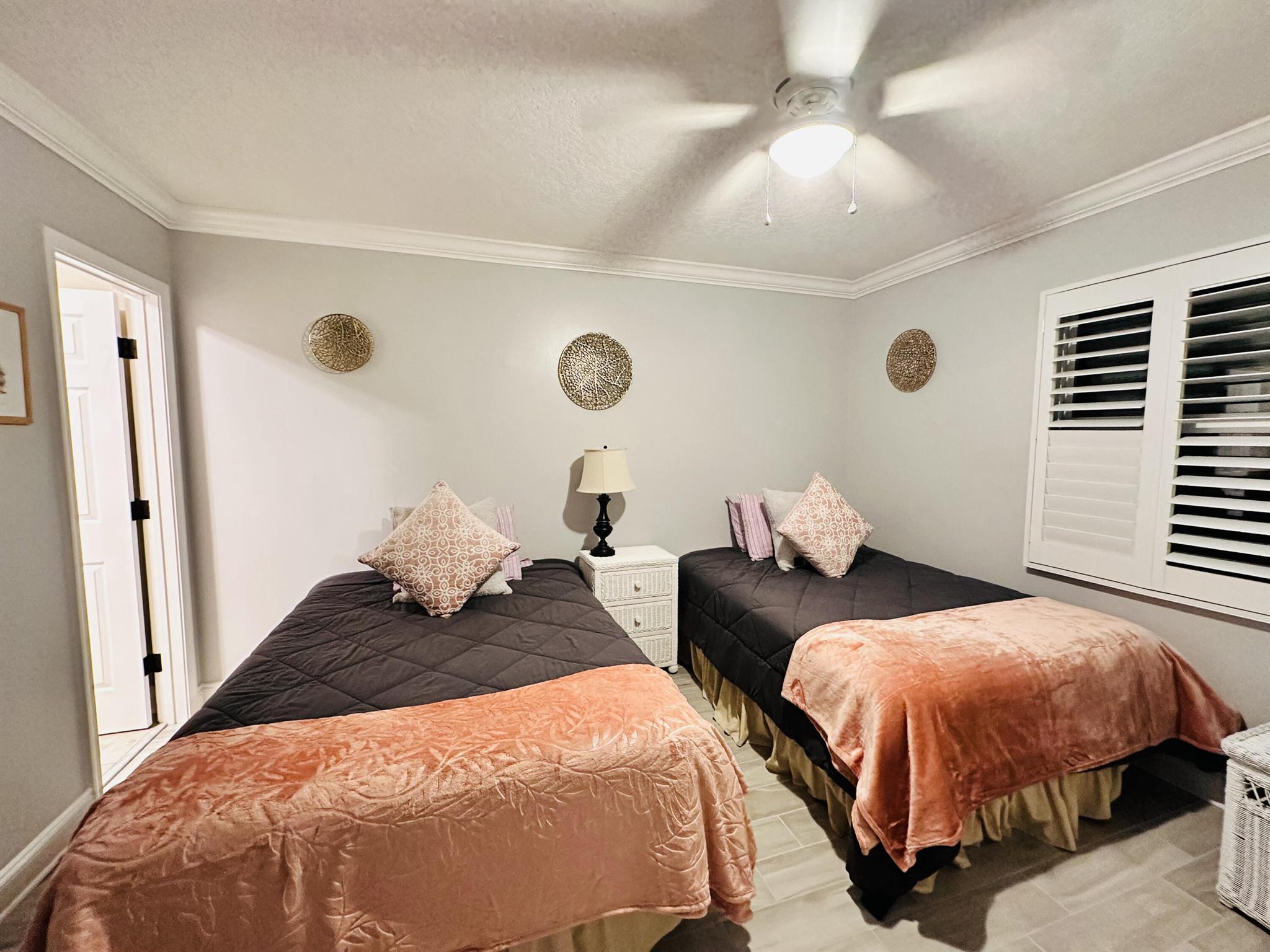 PARKSIDE CONDO - Residential Lease