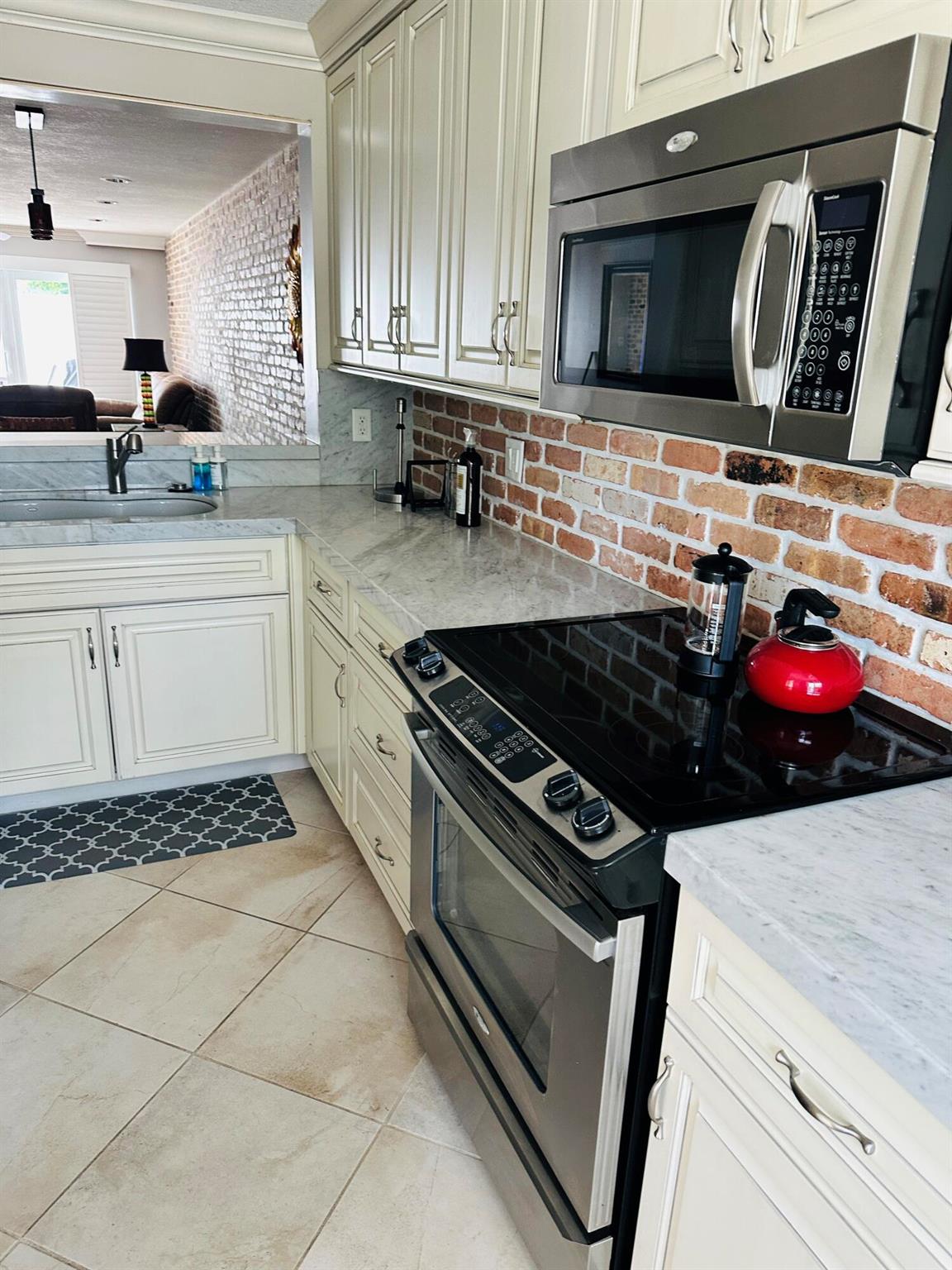 PARKSIDE CONDO - Residential Lease