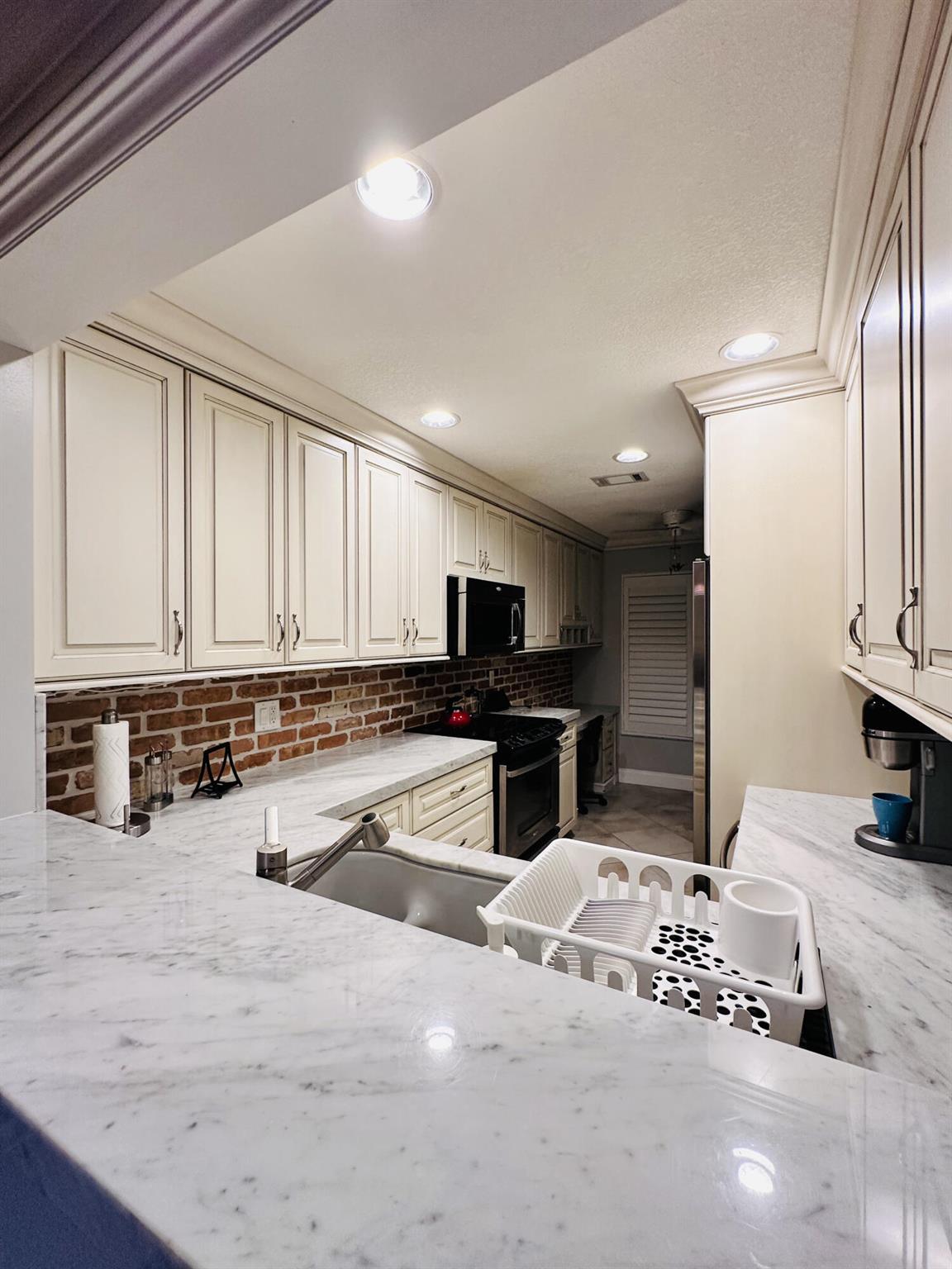 PARKSIDE CONDO - Residential Lease