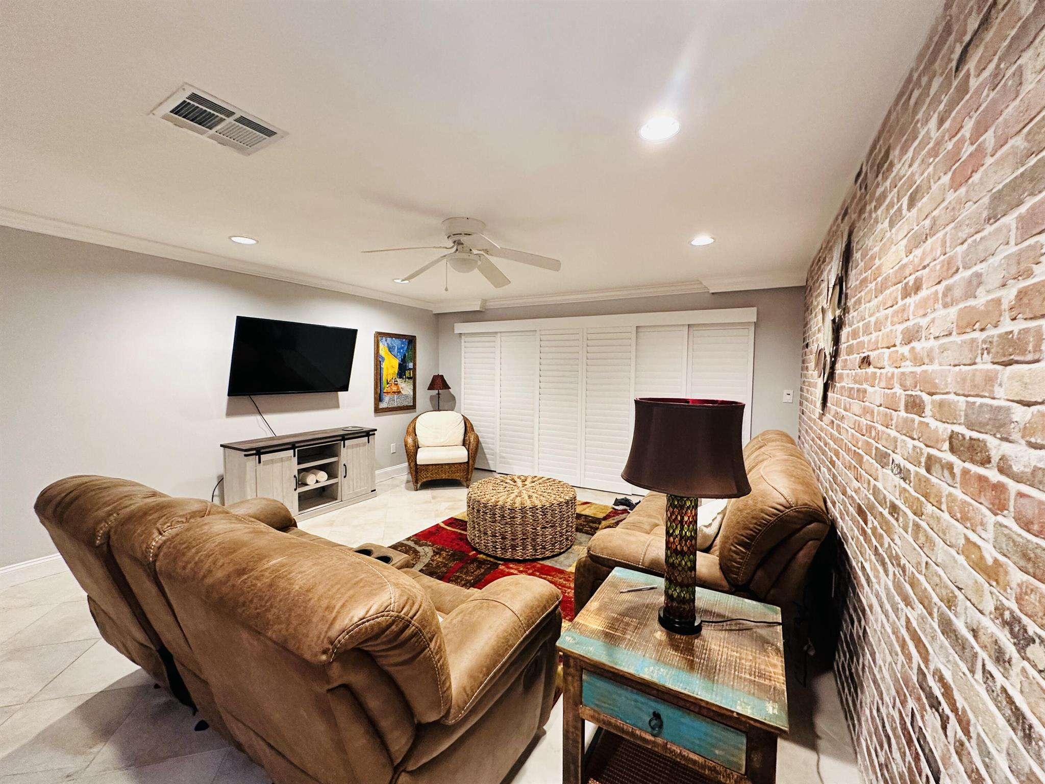 PARKSIDE CONDO - Residential Lease