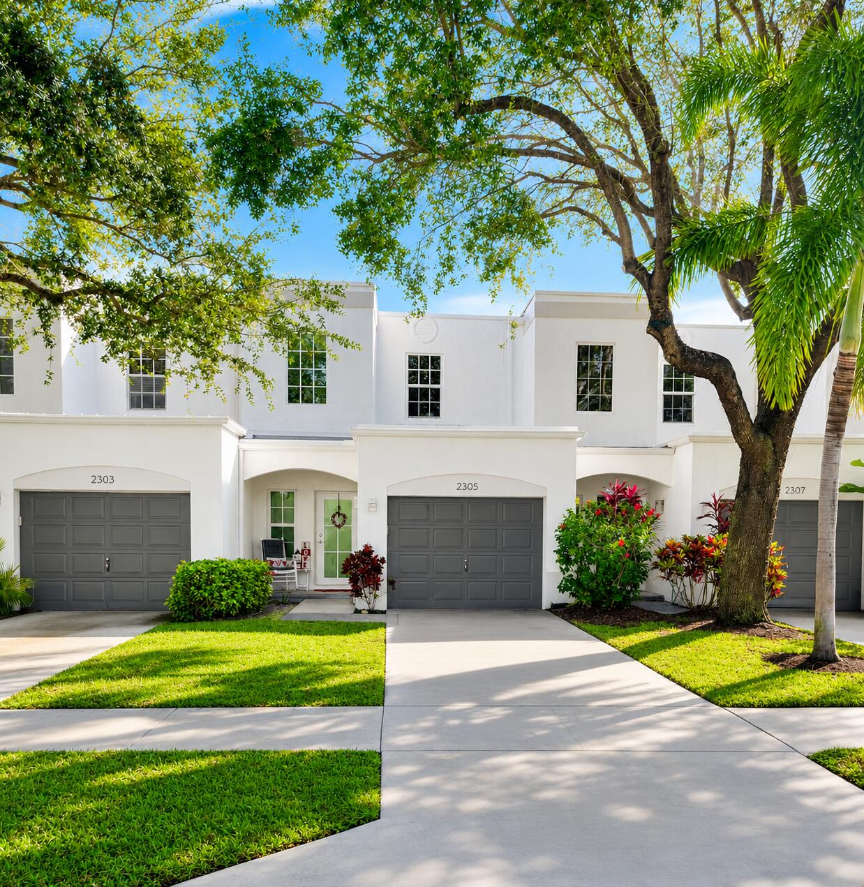 COCONUT PALMS - Residential