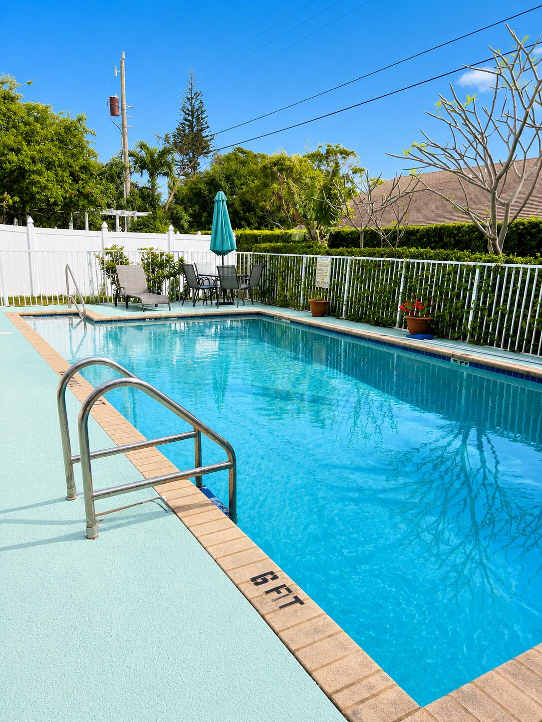 COCONUT PALMS - Residential