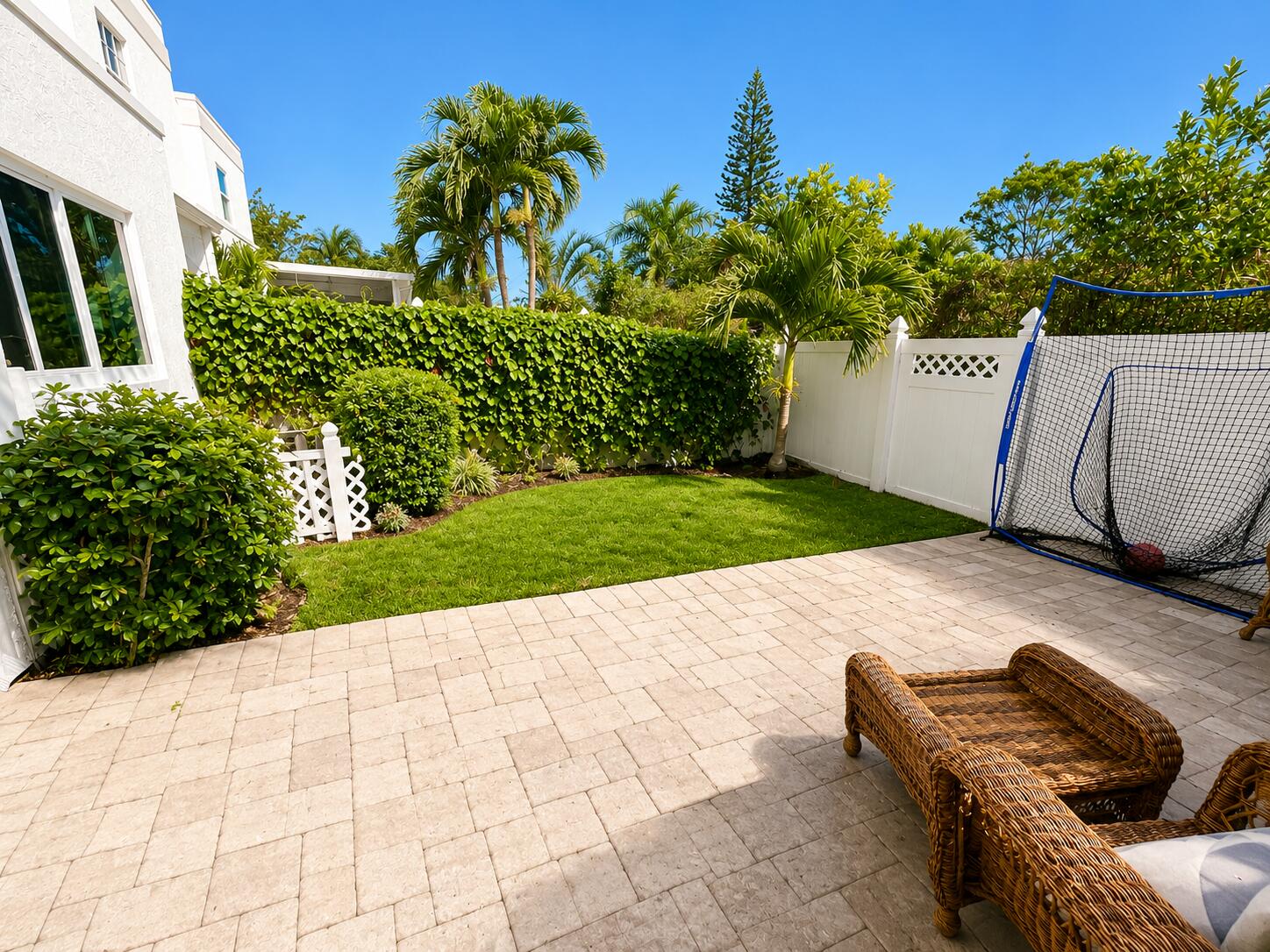COCONUT PALMS - Residential