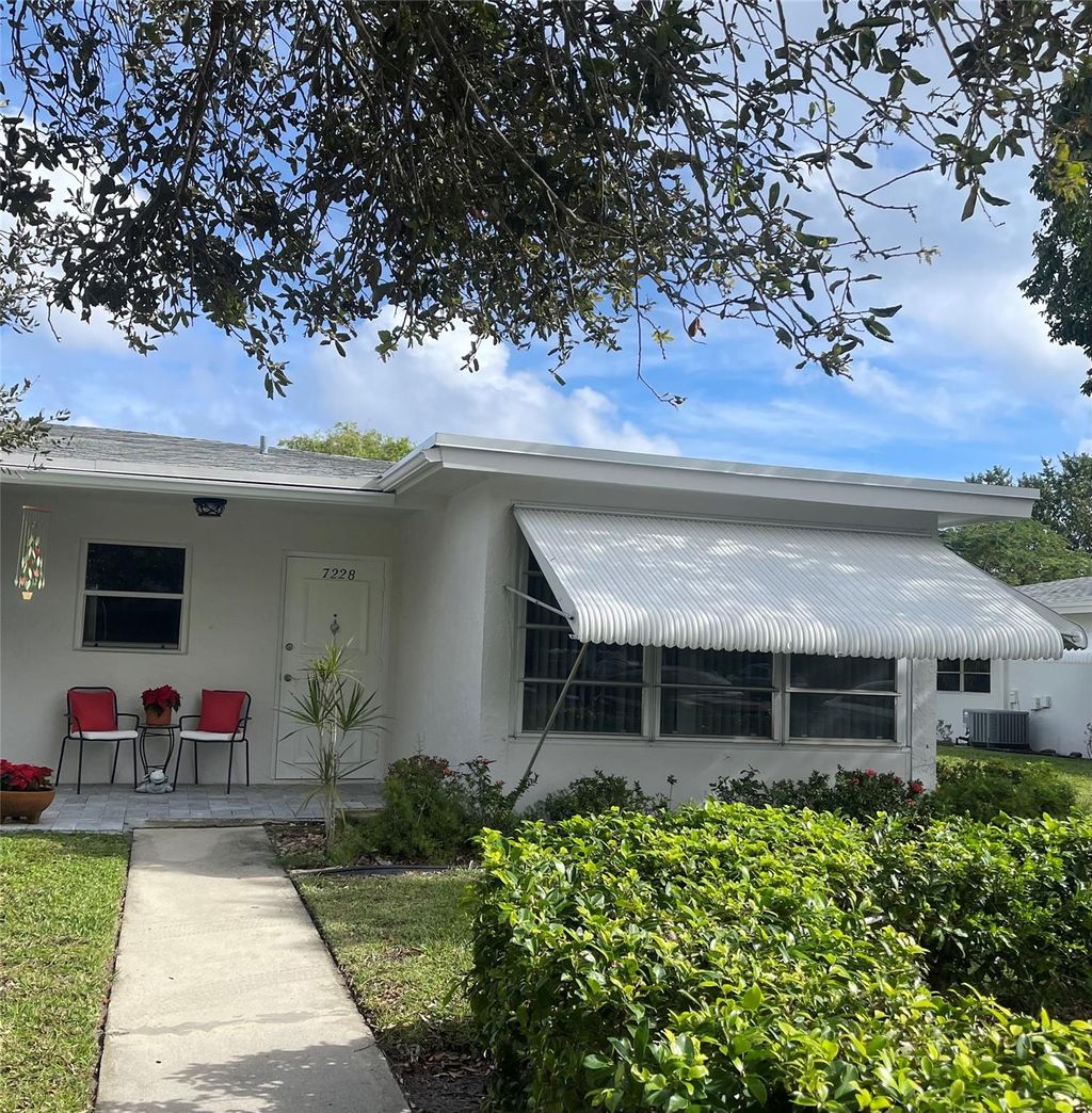 Photo of 7228 W Oakridge Cir #7228, Lantana, FL 33462 (MLS # F10541943)