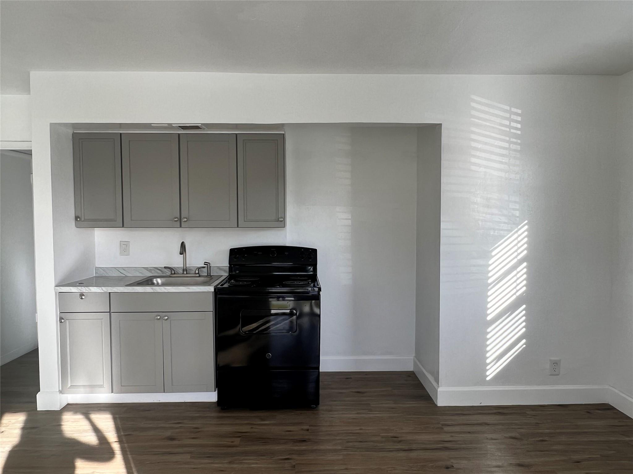 HOLLYWOOD SOUTH SIDE ADD - Residential Lease