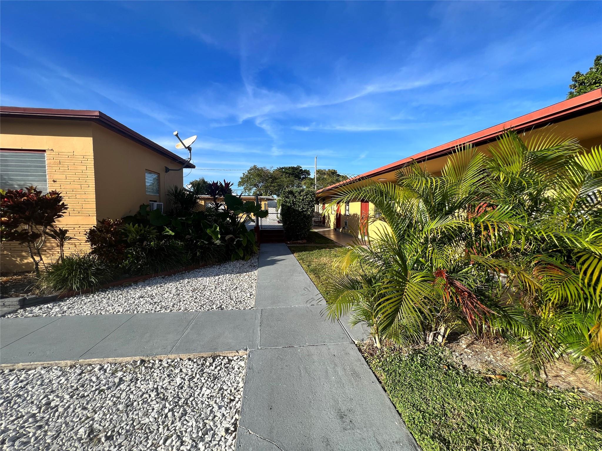 HOLLYWOOD SOUTH SIDE ADD - Residential Lease