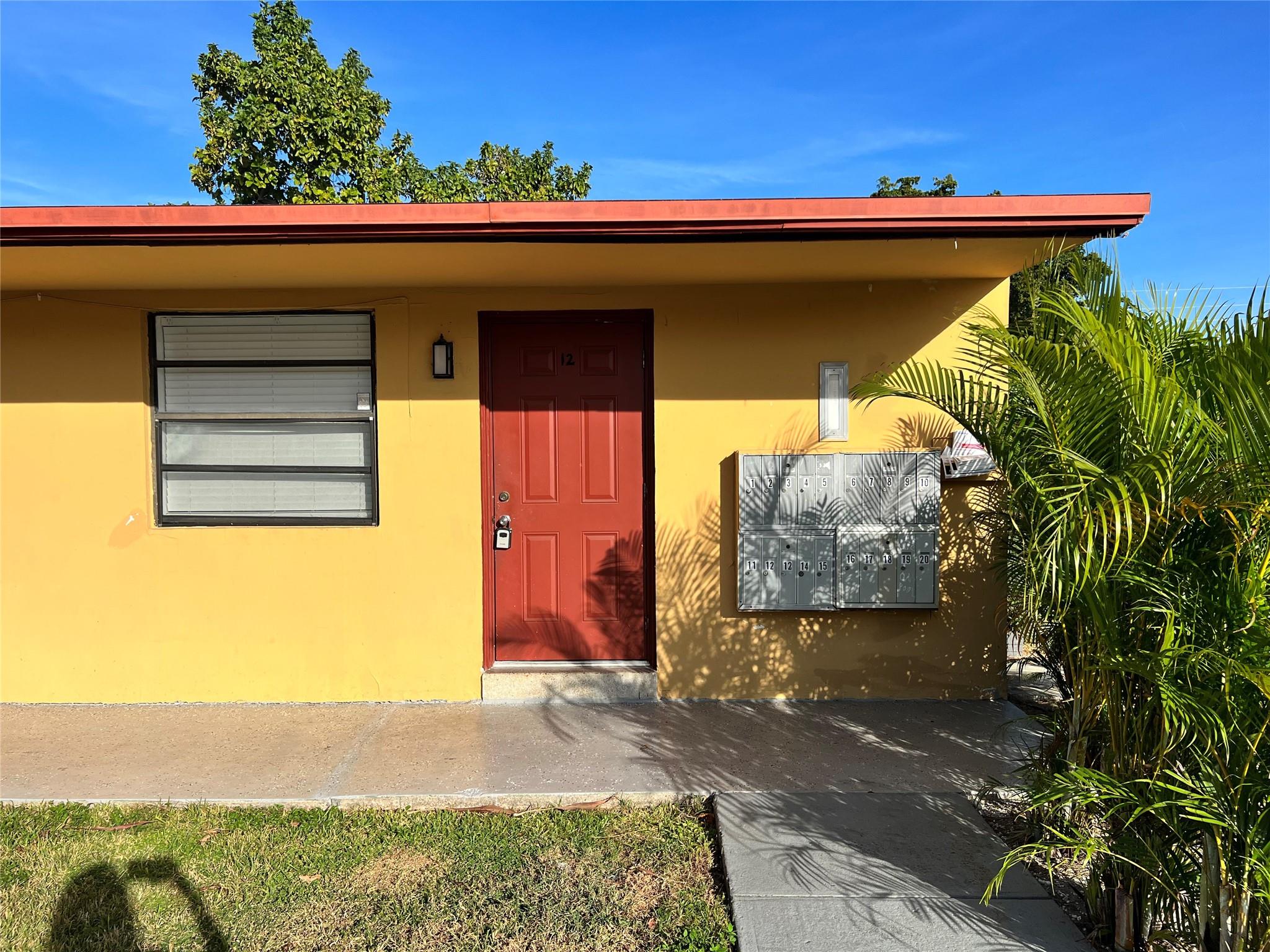 HOLLYWOOD SOUTH SIDE ADD - Residential Lease