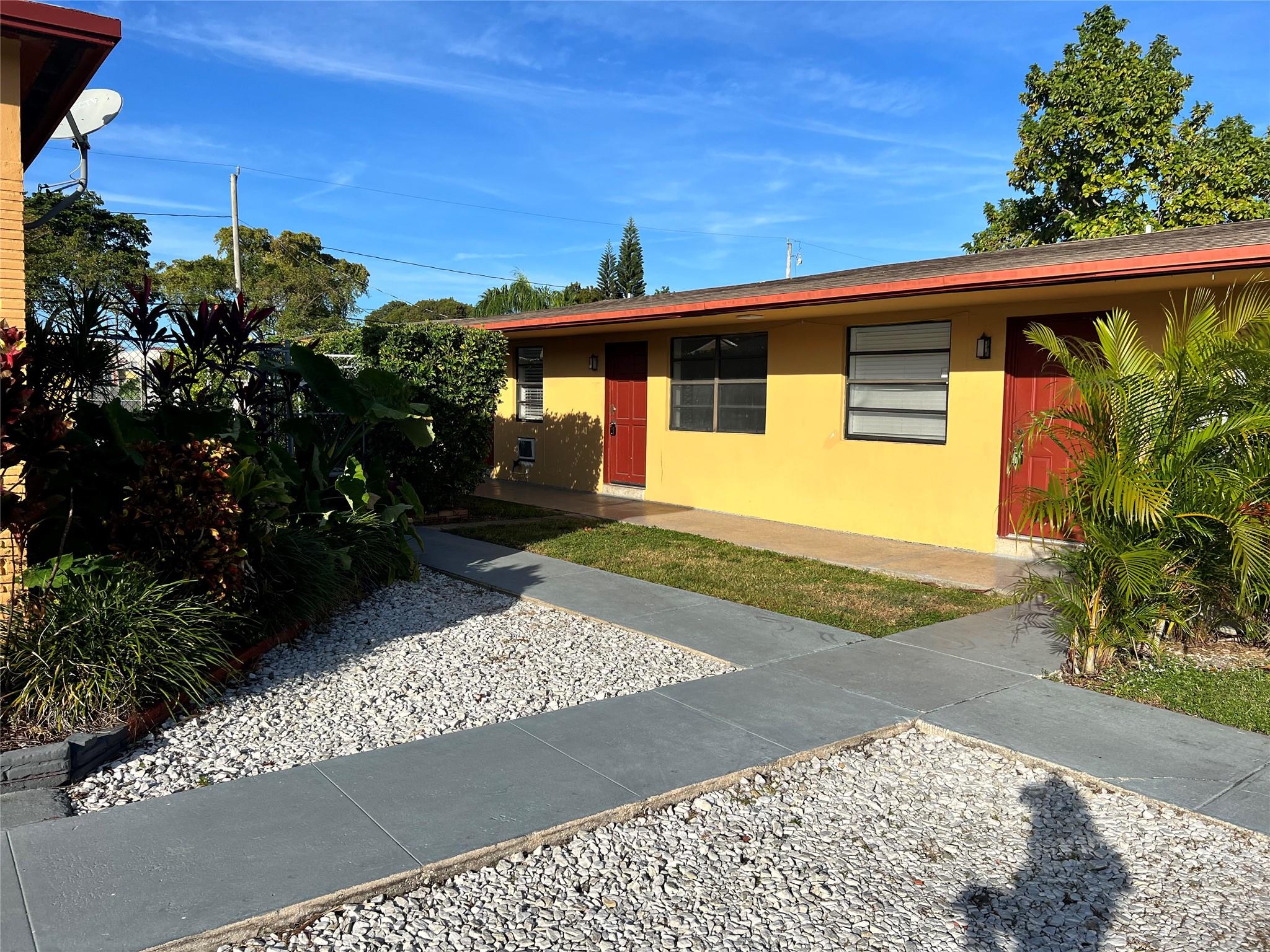 HOLLYWOOD SOUTH SIDE ADD - Residential Lease