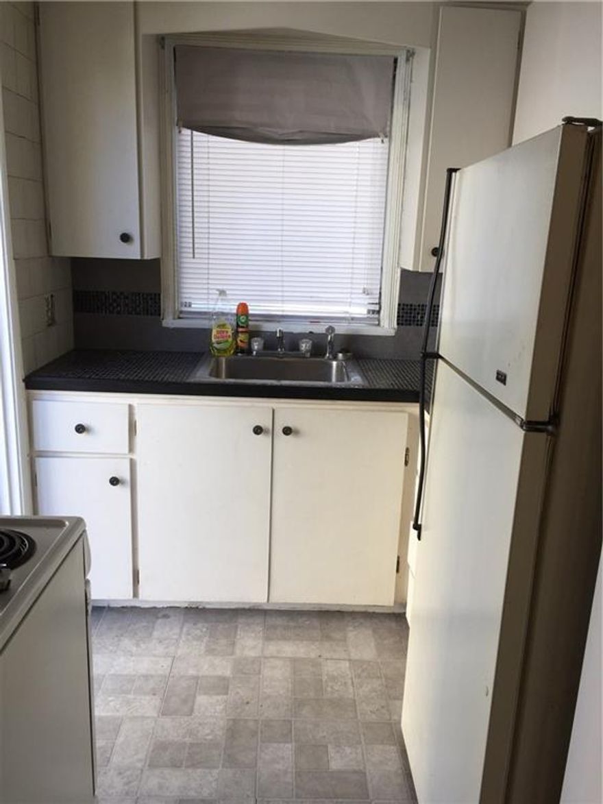 LOCATION, LOCATION, LOCATION! STUDIO APARTMENT JUST TWO BLOCKS FROM FORT LAUDERDALE BEACH. LARGE APARTMENT WITH FULL KITCHEN AND BATHROOM. PLENTY OF STORAGE/CLOSET SPACE. LIVE WHERE PEOPLE VACATION! WALK TO THE BEACH, RESTAURANTS, LAS OLAS BLVD, AND MORE! WATER AND ELECTRIC INCLUDED, 1 ASSIGNED PARKING SPACE.