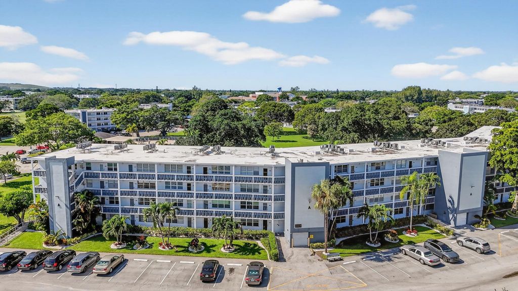 Photo of 2005 Berkshire A #2005, Deerfield Beach, FL 33442 (MLS # F10500135)