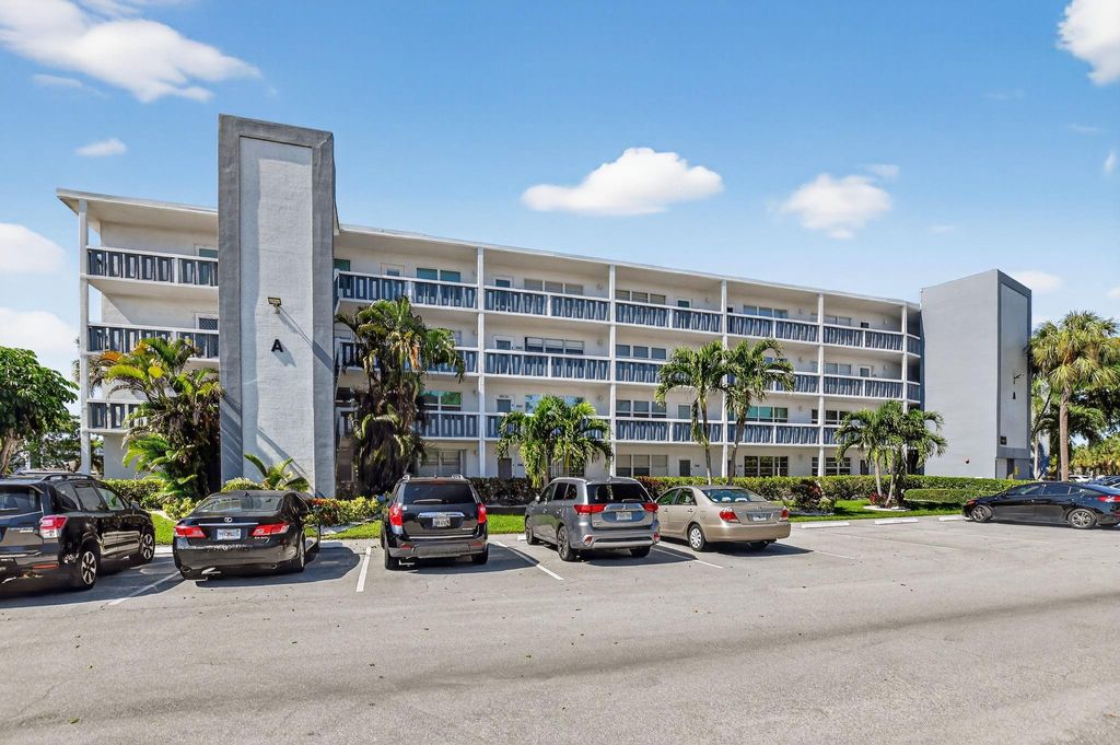 Photo of 2005 Berkshire A #2005, Deerfield Beach, FL 33442 (MLS # F10500135)