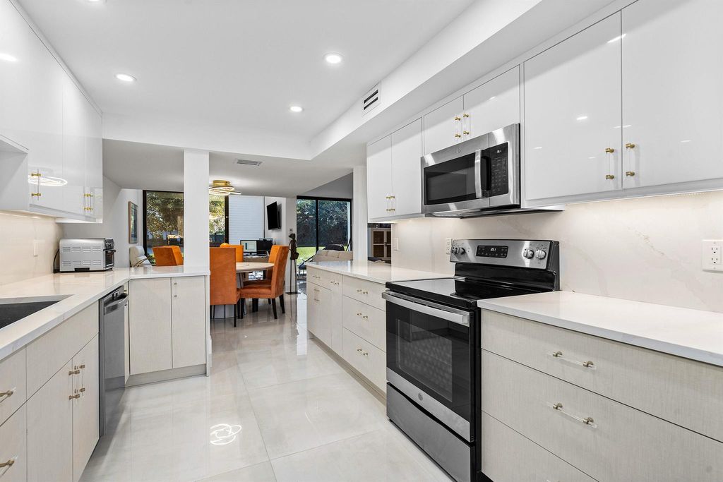 Photo of 3505 Bridgewood Drive #3505, Boca Raton, FL 33434 (MLS # R11109406)