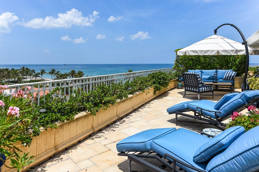 Rarely available, stunning and move-in ready 3BD/3BA Penthouse with spacious balconies. Open floorplan, high ceilings and commanding ocean views. Full service building with pool and exercise facility. Central, In-Town location, close to restaurants and world renowned shopping.