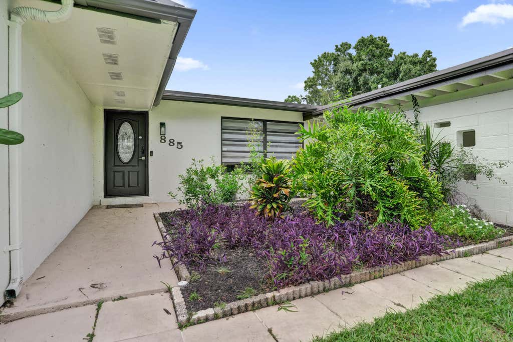 Photo of 885 Azalea Court, Plantation, FL 33317 (MLS # B26060790)