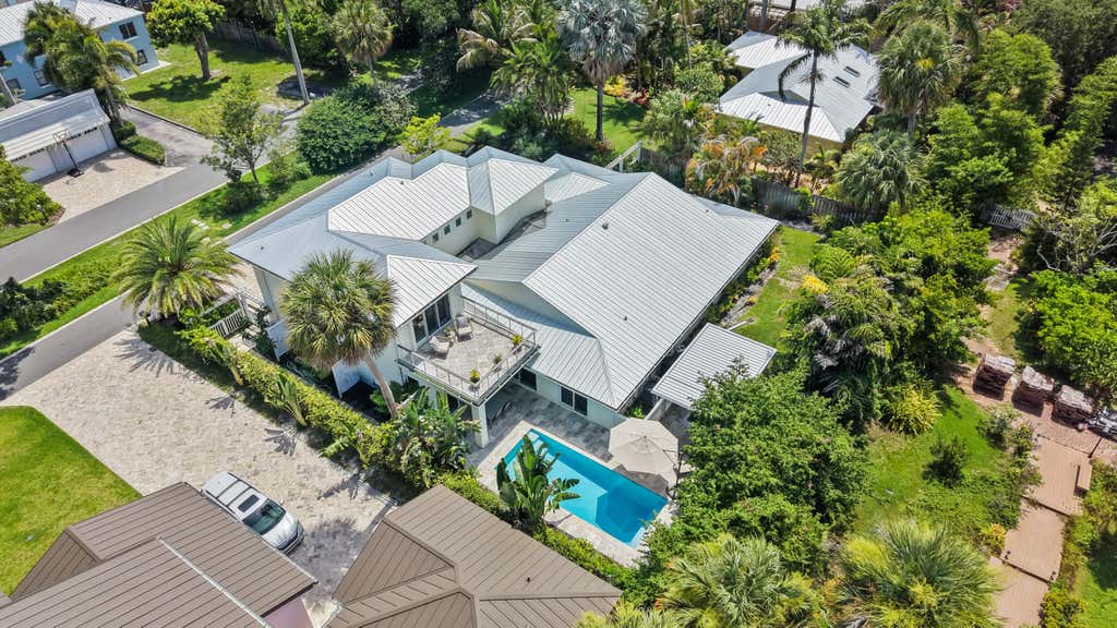 Photo of 1117 SE OSCEOLA Street, Stuart, FL 34996 (MLS # B26064682)