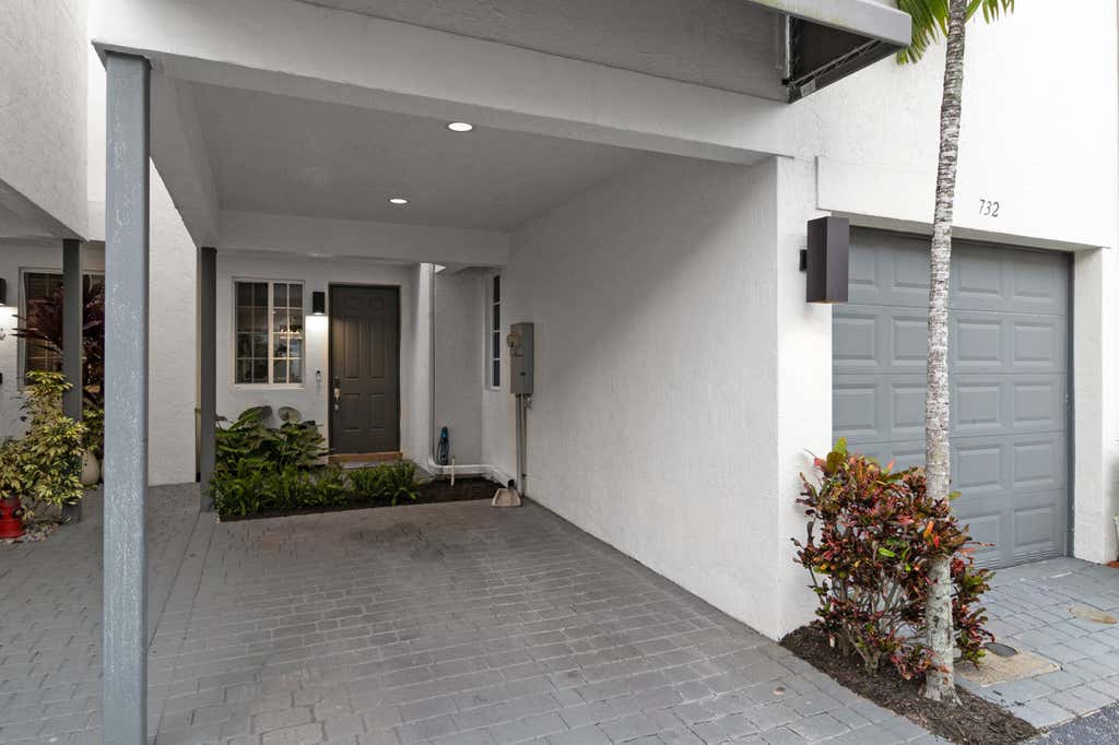 Photo of 732 SE 2nd Street #732, Pompano Beach, FL 33060 (MLS # B26037860)