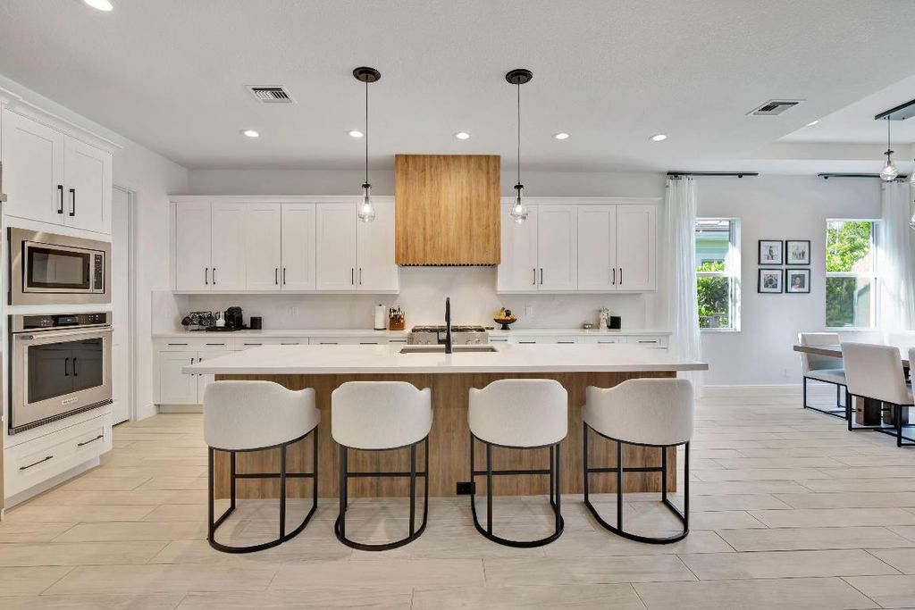 Photo of 9264 Crestview Circle, Palm Beach Gardens, FL 33412 (MLS # R11133740)