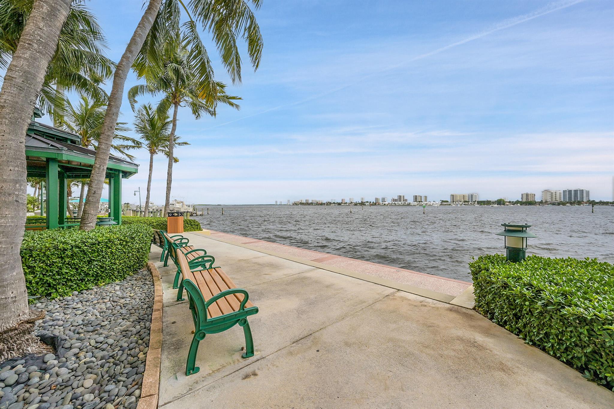 MARINA GRANDE RIVIERA BEA - Residential