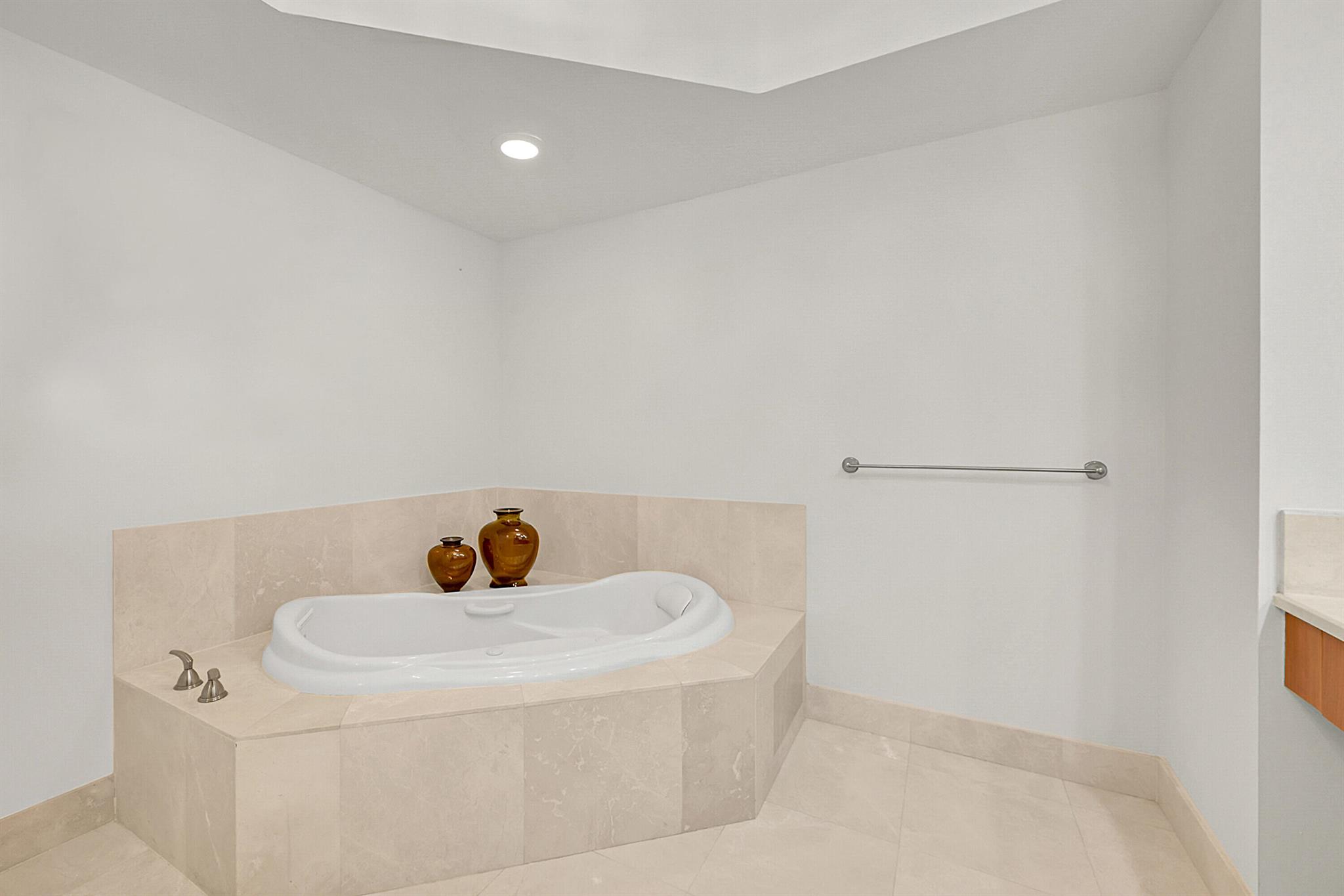 MARINA GRANDE RIVIERA BEA - Residential