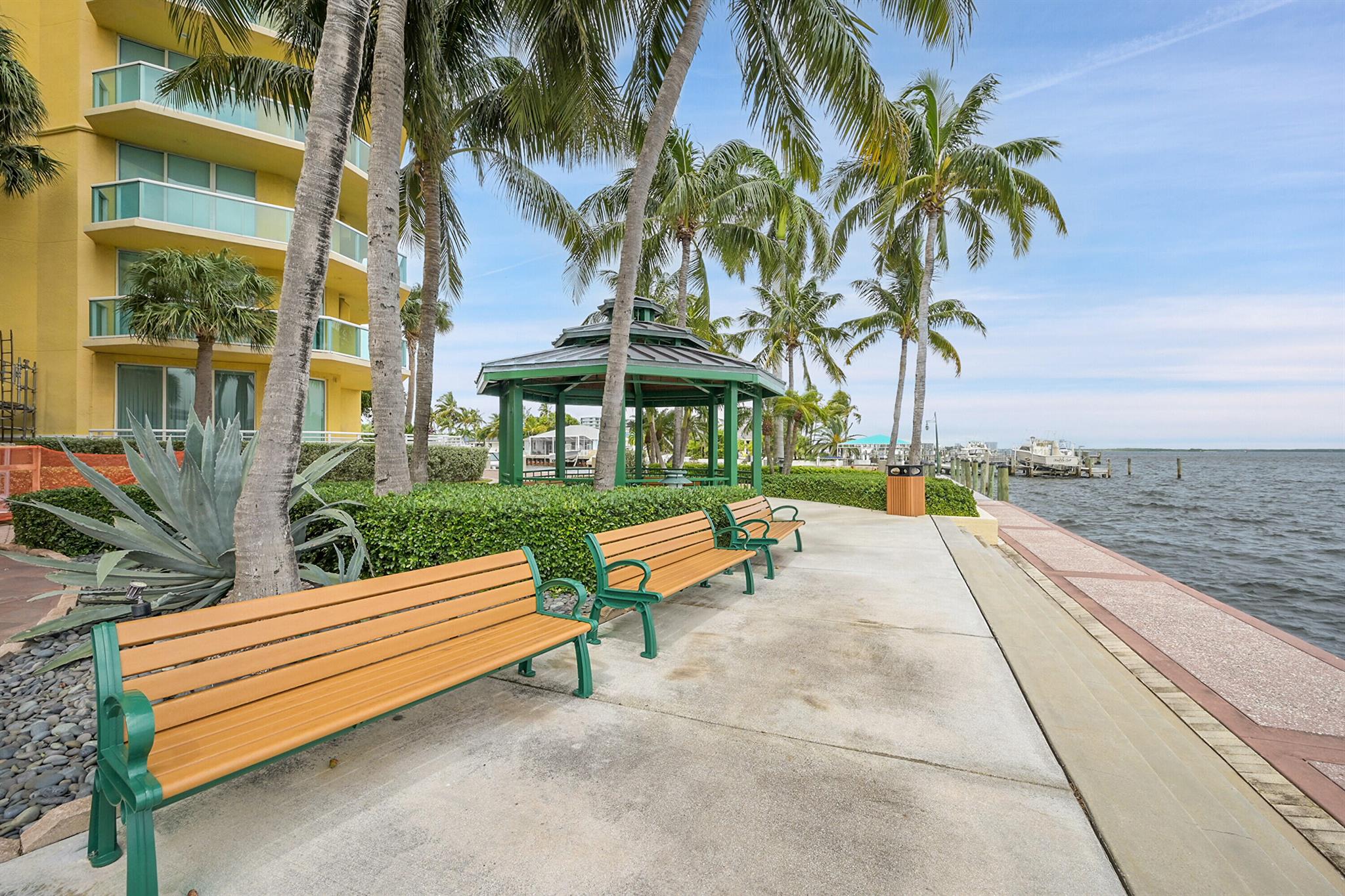 MARINA GRANDE RIVIERA BEA - Residential