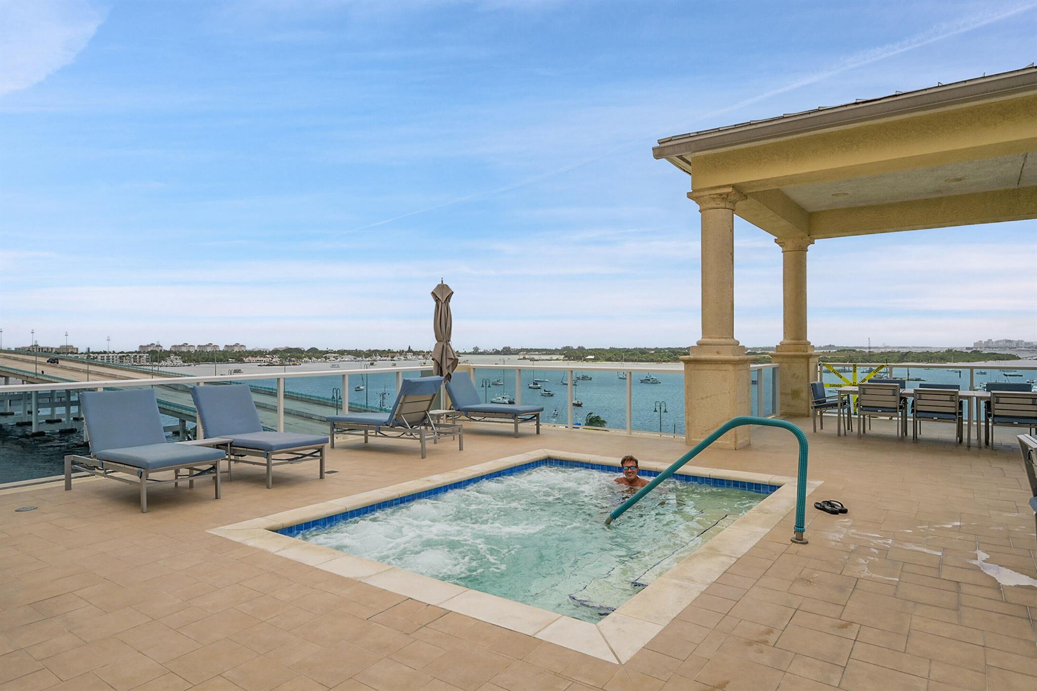 MARINA GRANDE RIVIERA BEA - Residential