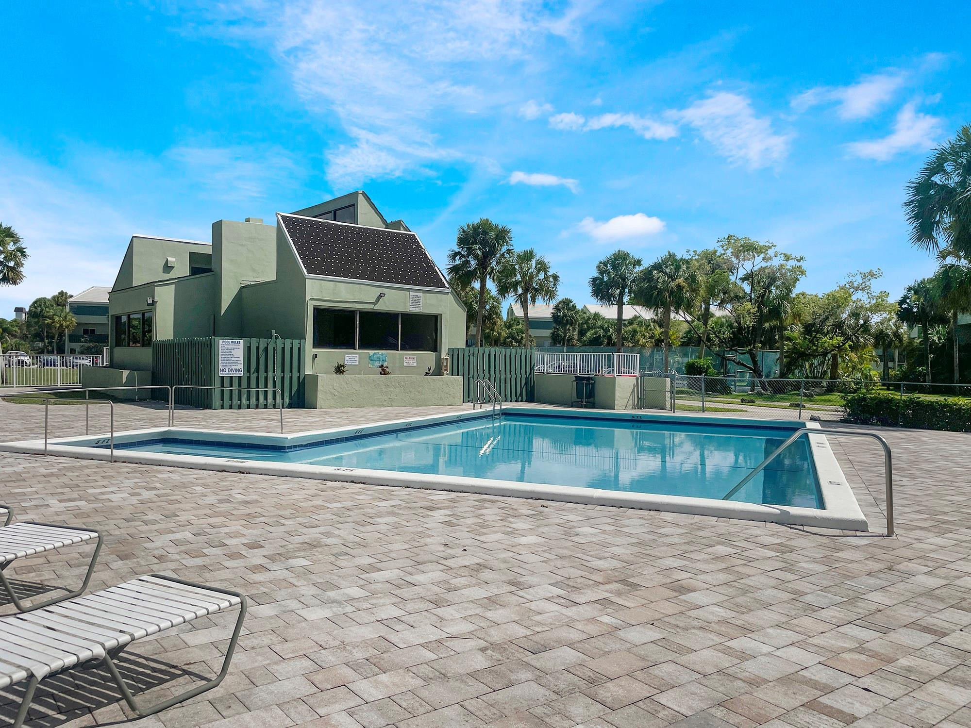 SUN AND LAKE CONDO - Residential