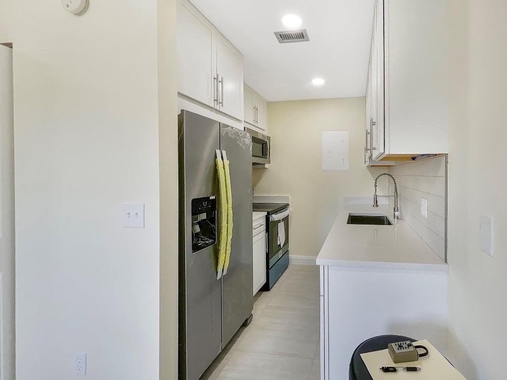 SUN AND LAKE CONDO - Residential