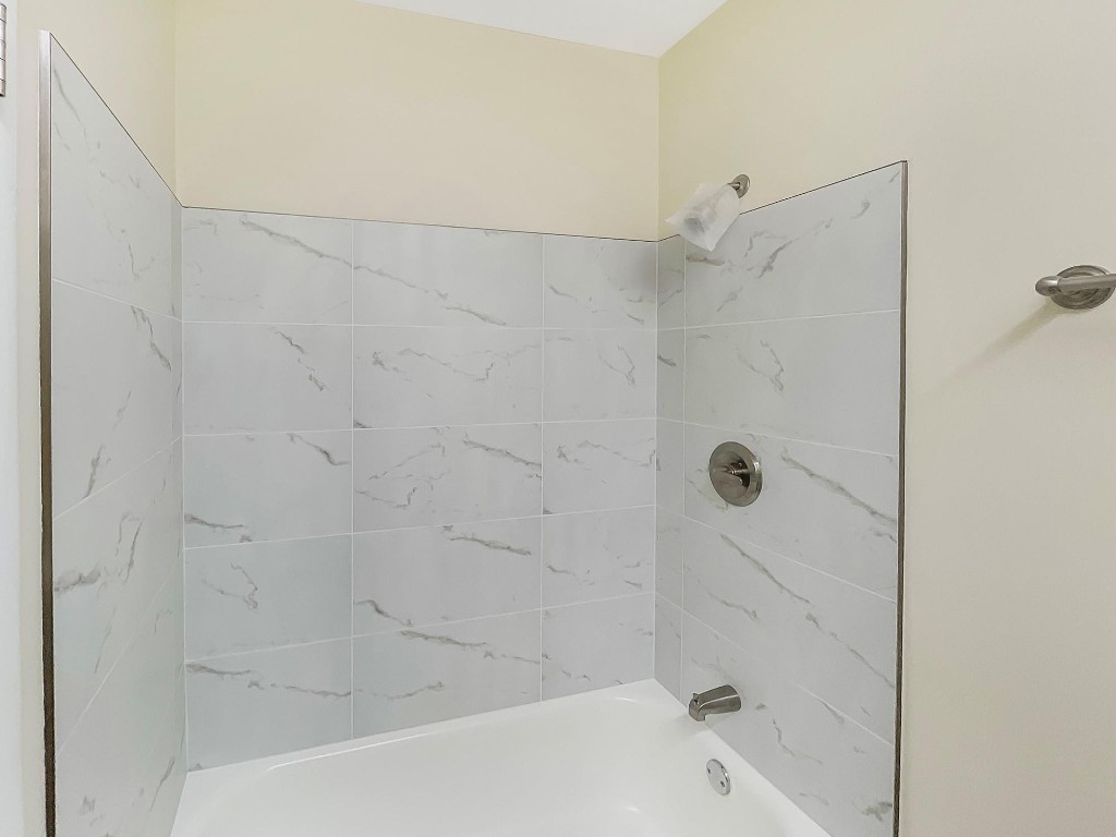 SUN AND LAKE CONDO - Residential