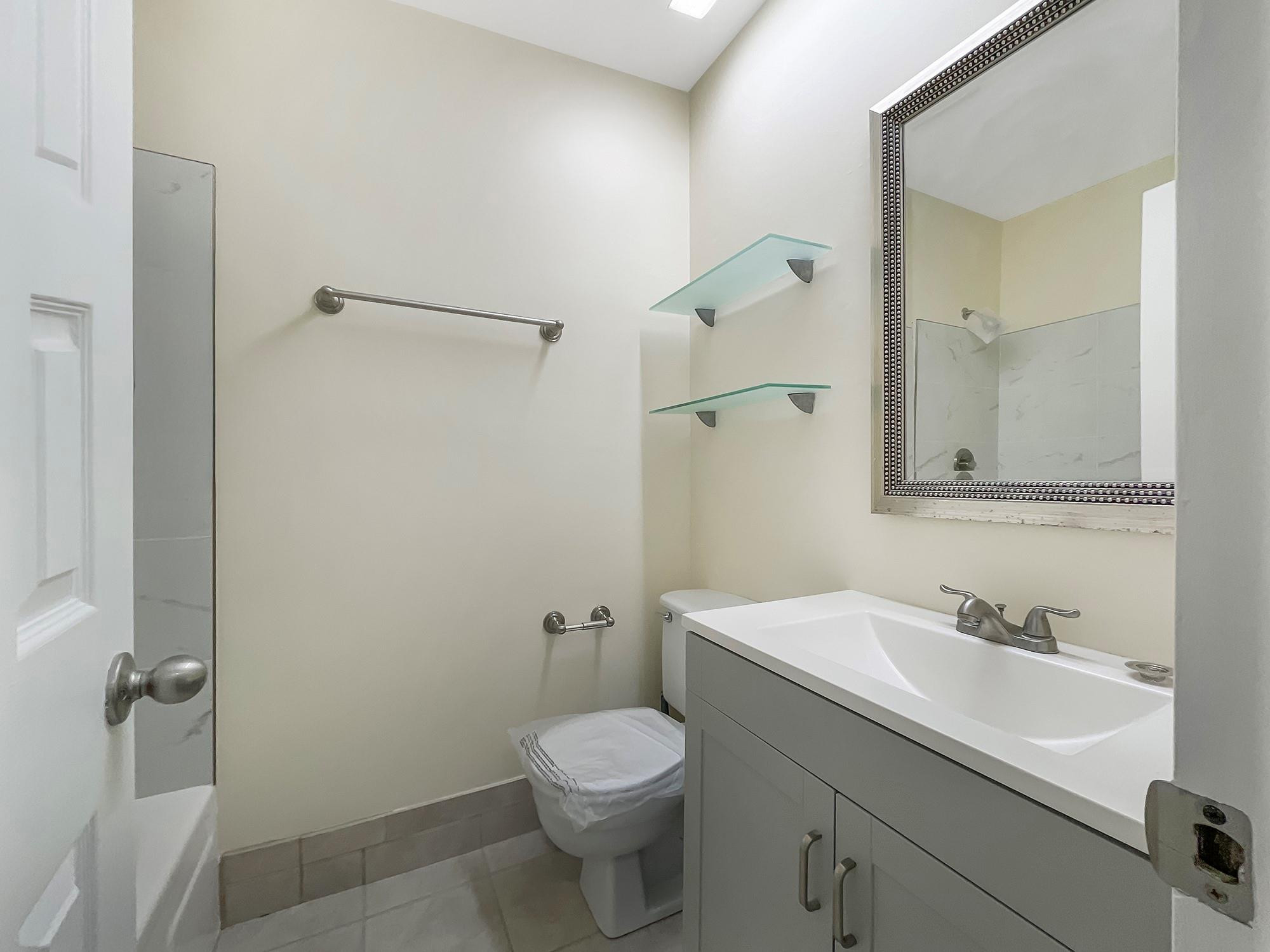 SUN AND LAKE CONDO - Residential