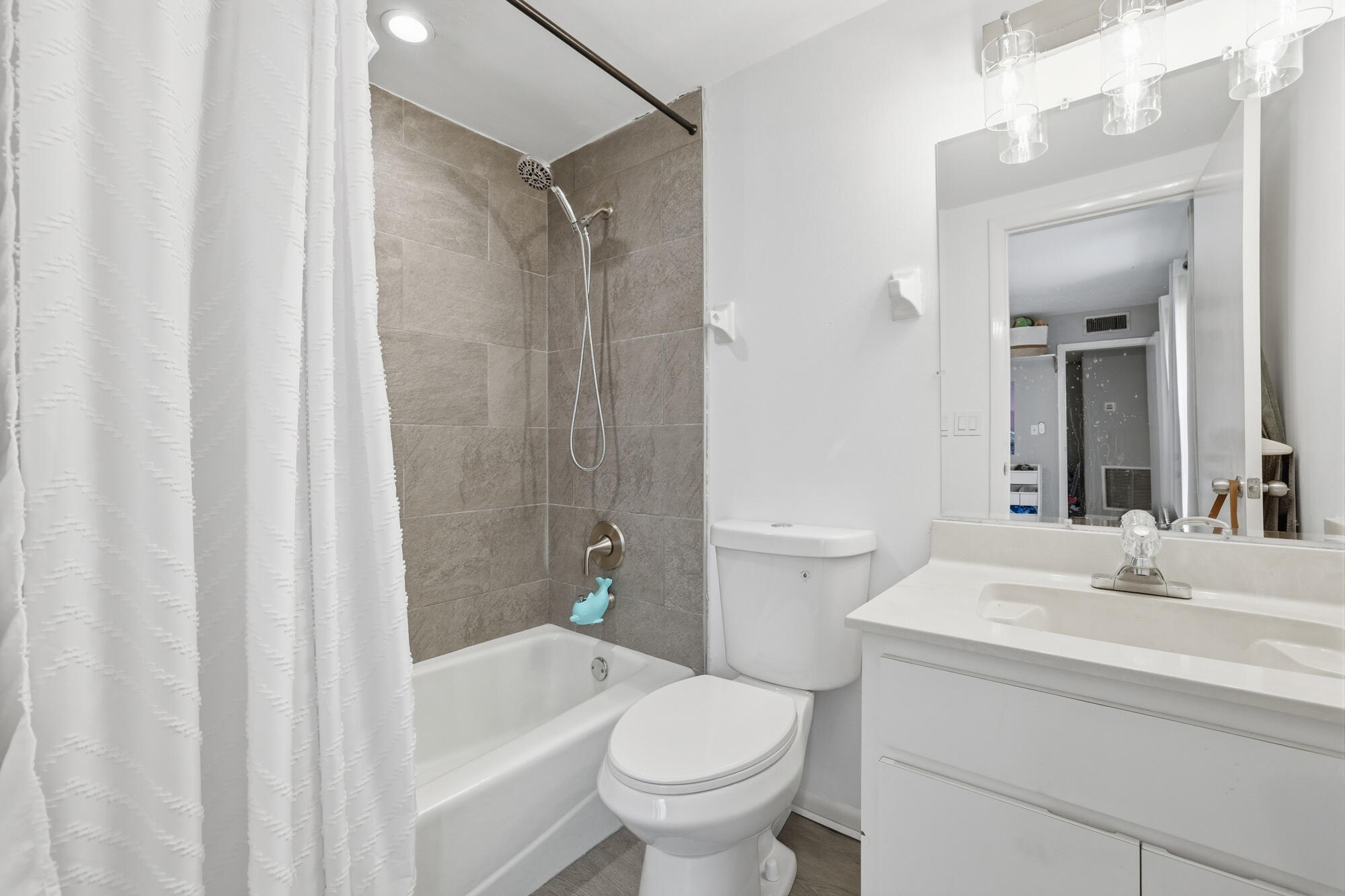 THE COURT YARDS CONDO - Residential