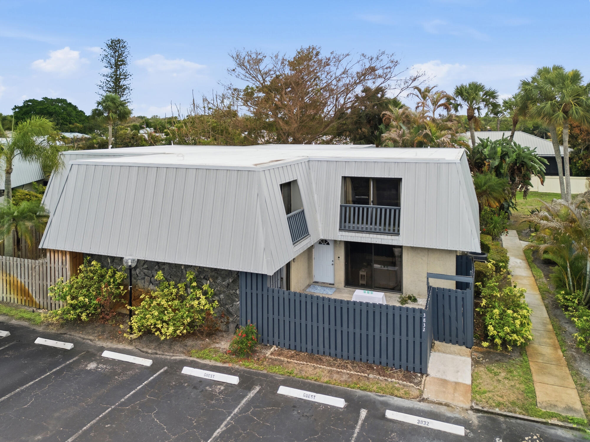 THE COURT YARDS CONDO - Residential