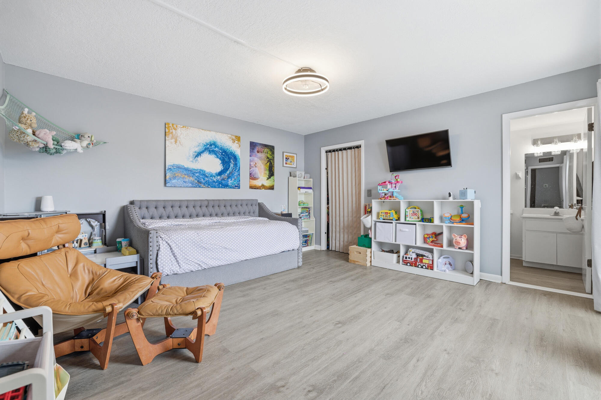 THE COURT YARDS CONDO - Residential