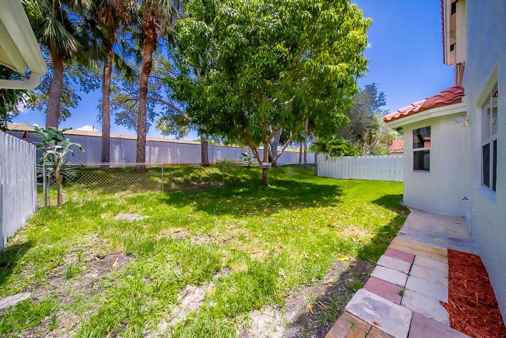 LAKE CHARLESTON - Residential Lease