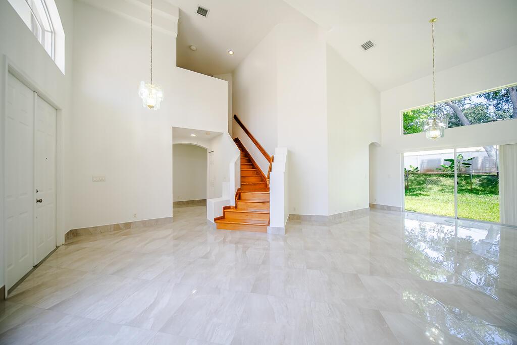 LAKE CHARLESTON - Residential Lease