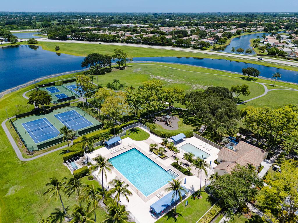 LAKE CHARLESTON - Residential Lease